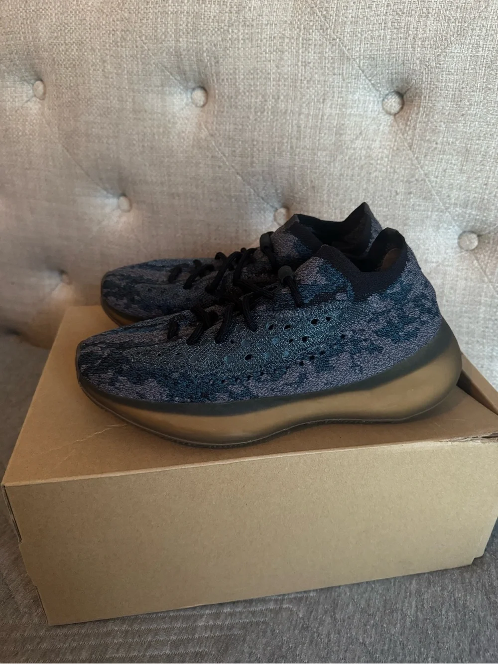Yeezy Boost Style Low-Top Sneakers in Black and Gray